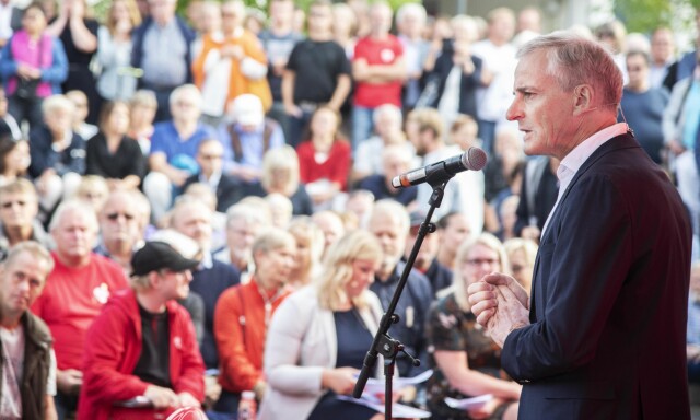 Slår ring om Jonas - åpner for fire i ledelsen